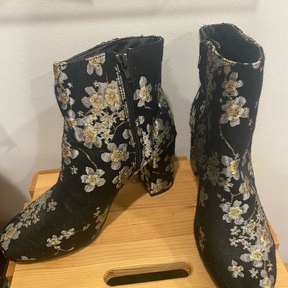 ELOQUII Floral booties 9W - Picture 3 of 8